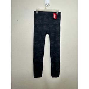 SPANX Woman's  Size 1X Black Camo Smeamless Look At Me Now Leggings